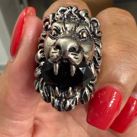 Authentic Gucci Silver Lion Head Black Crystal Ring size 6.5 - Picture 1 of 4